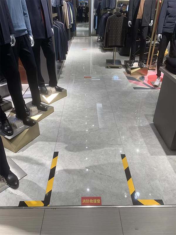 建筑防火通用規范：消防救援門、窗不應使用鏡面反光材料